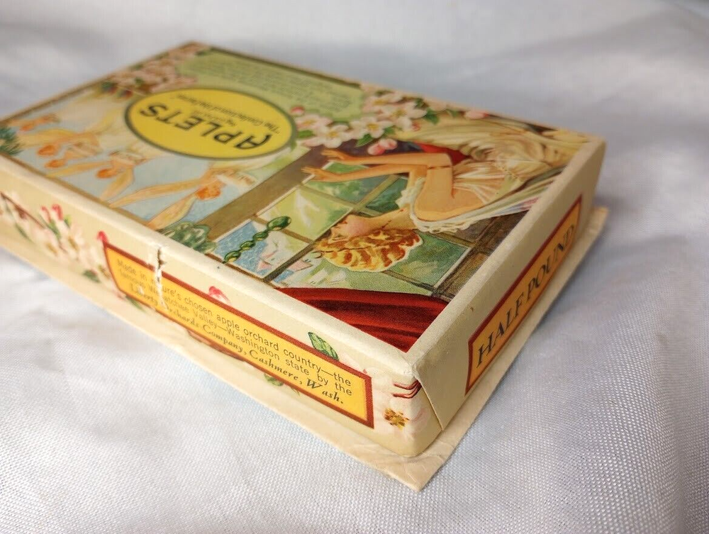 ---Vintage “Aplets” Liberty Orchards Co fruit candy box