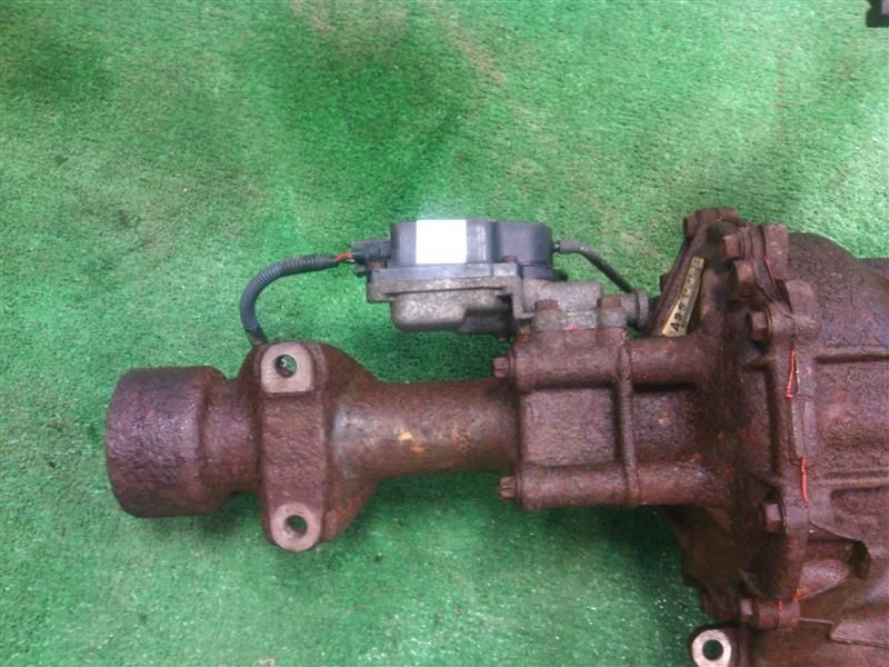 2003-2004 4Runner Front Differential Carrier 3.91 Ratio w/Differential Lock OEM