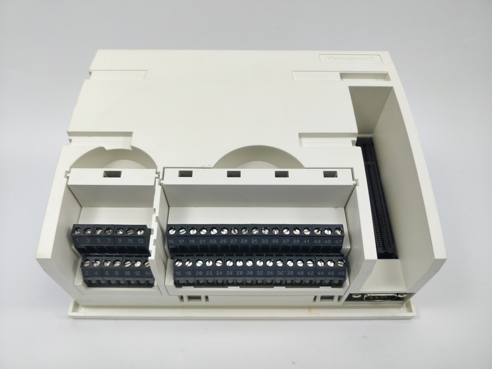 Honeywell XL50 HVAC Programmable Controller