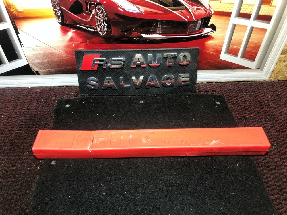 UNIVERSAL CAR WARNING TRIANGLE 27R031004