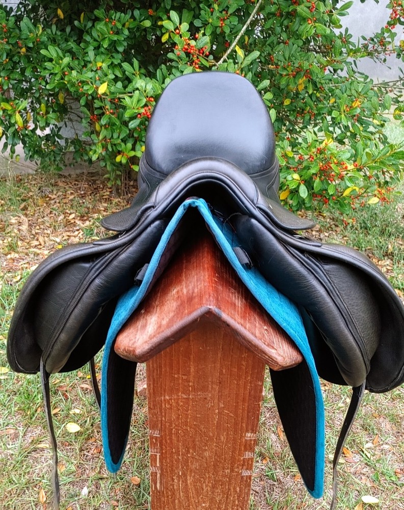 IKONIC PRO Dressage Saddle - UC245