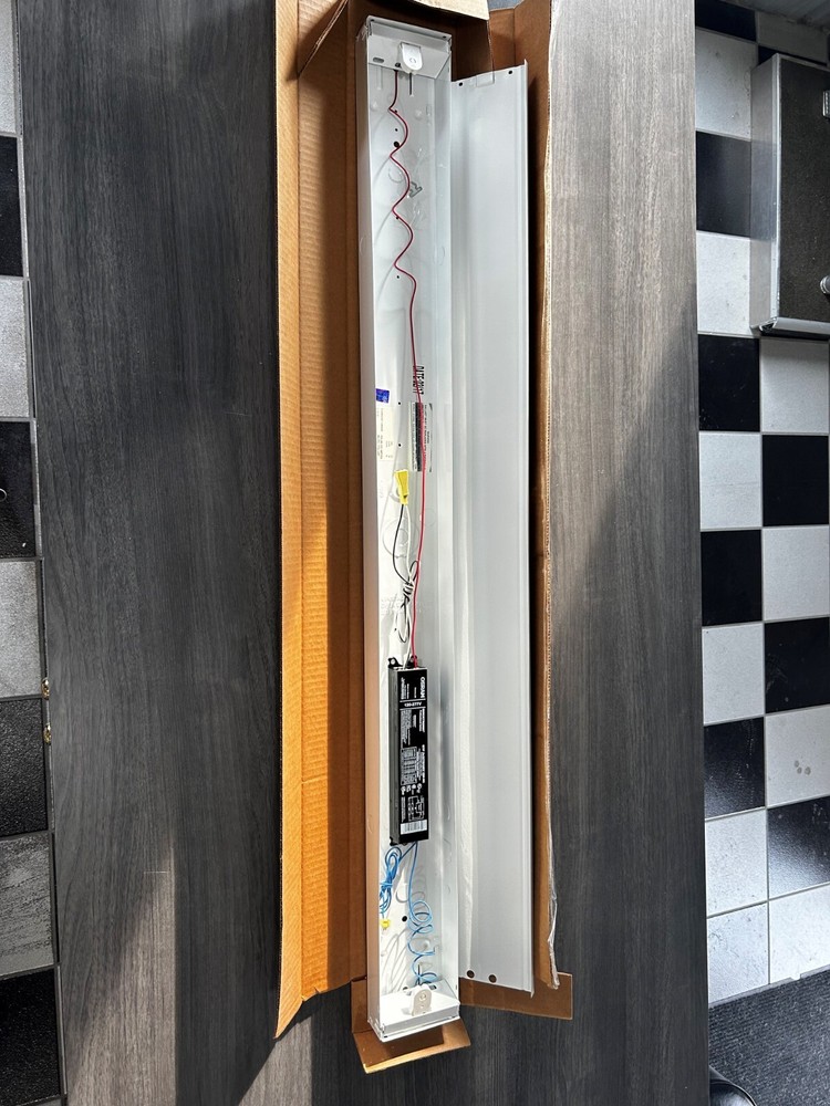 fluorescent luminaire E-19158 120V