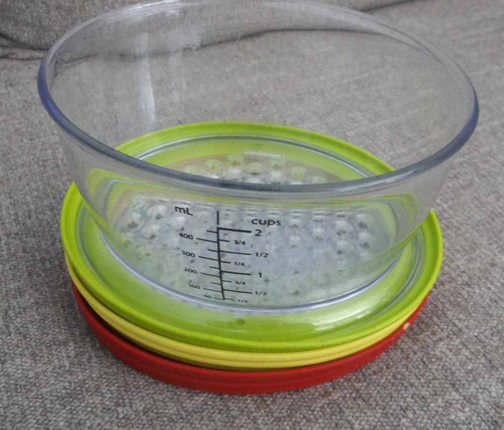 EUC 2 CUP PLASTIC MEASURING CUP WITH THREE INTERCHANGALBE GRATERS / SEALED LIDS
