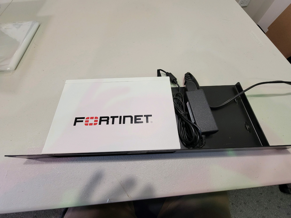 Pakedge R6S Router