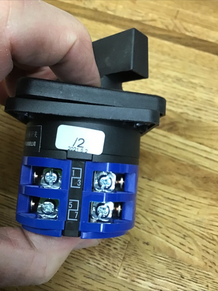 Rotary Cam Changeover Switch LW26-32/2