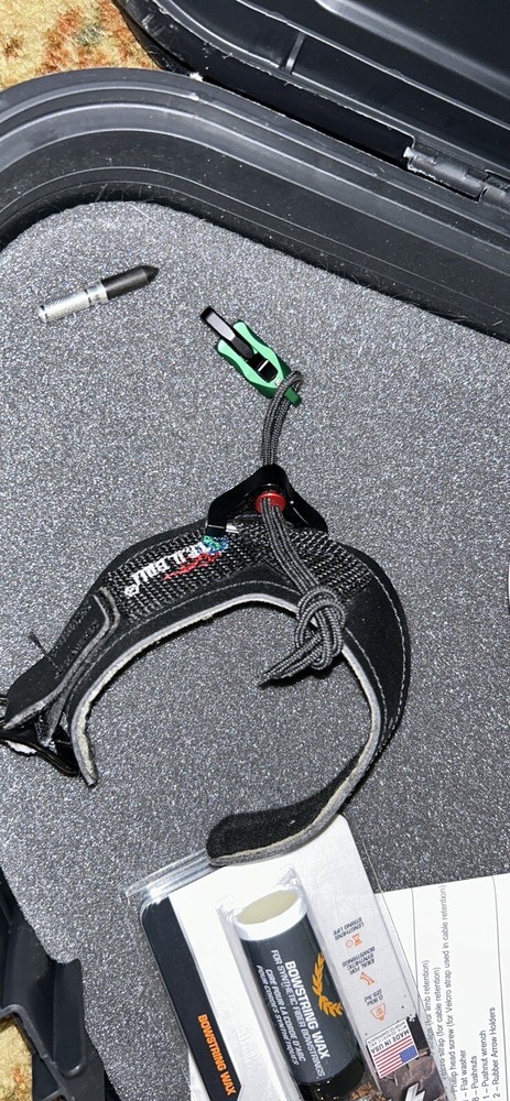 compound bow left hand