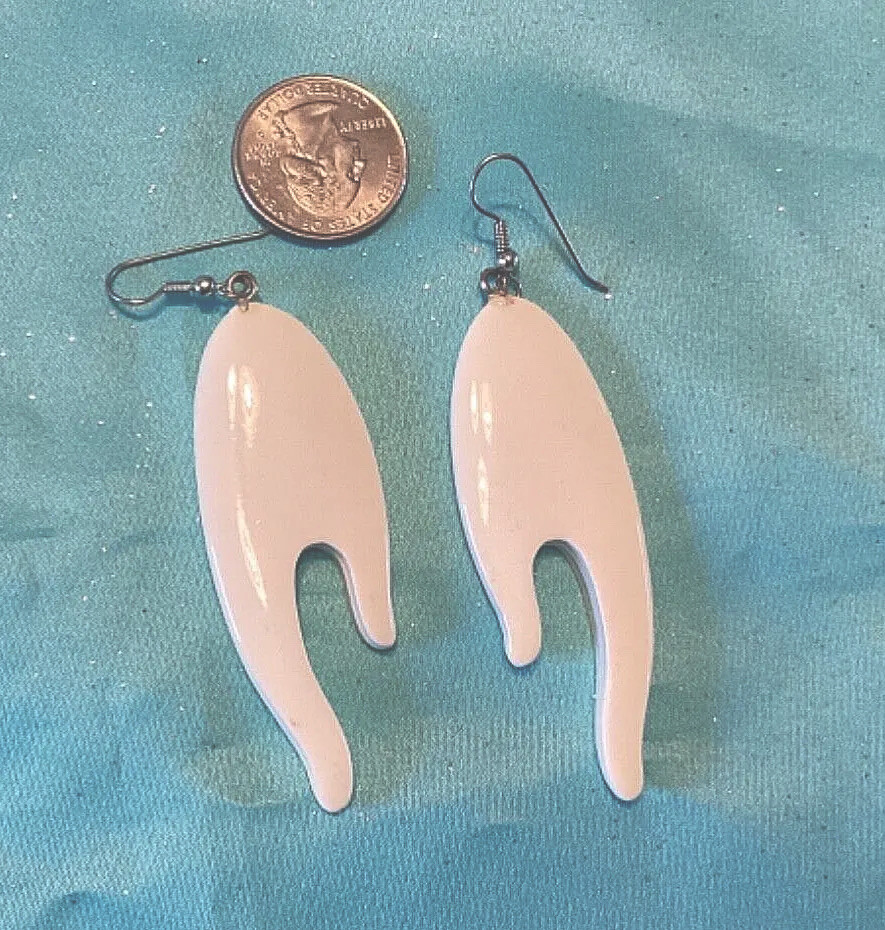 White Dangle Art Modern Pierced Earrings 320