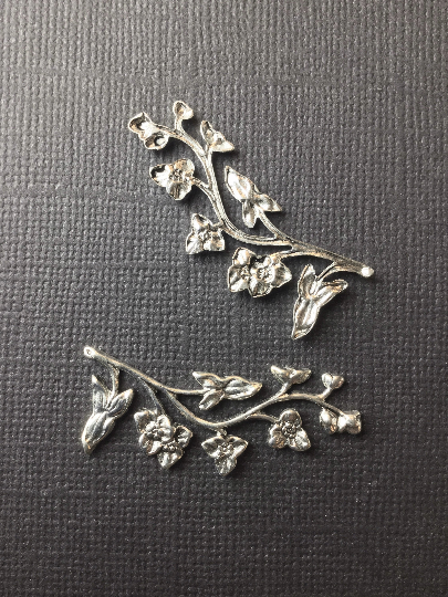 30374 Victorian Floral Spray Brass Finding Silver Oxidized