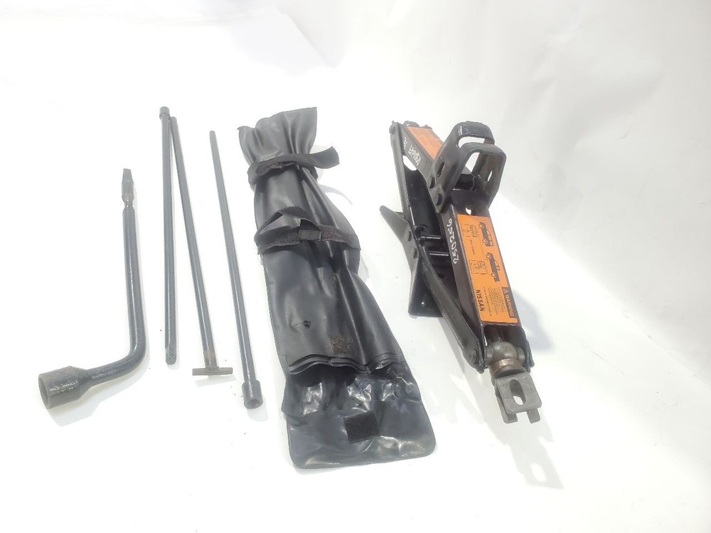 2006 Nissan Titan OEM Jack With Tools
