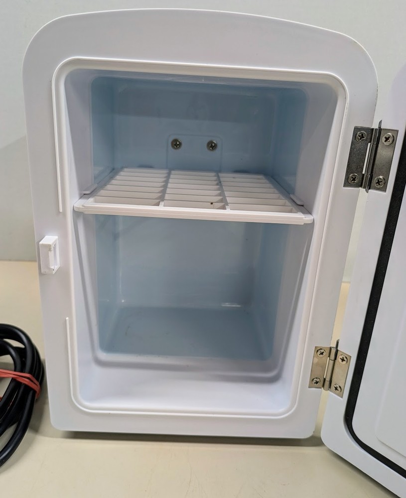 Frigidaire Mini Portable Personal Home Office Fridge Cooler Blutooth Speaker