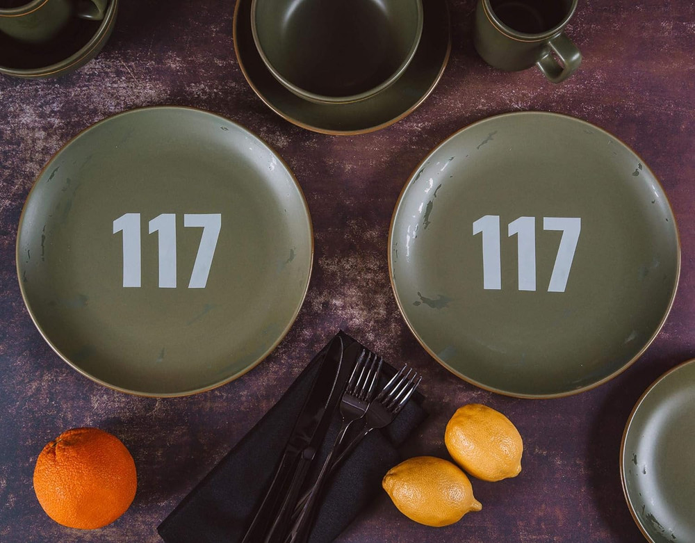 HALO Master Chief 8-Piece Dinnerware Set - Gamer Green Tableware for 2