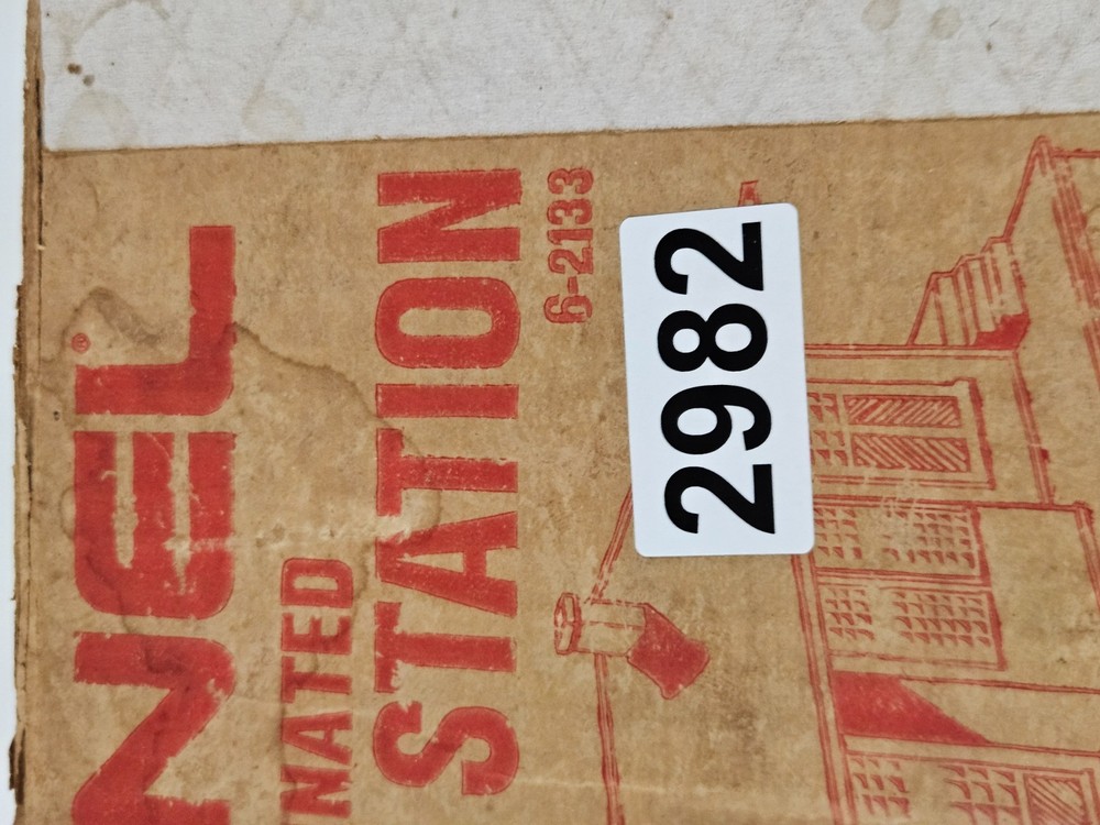 LIONEL 6-2133 Illuminated Freight Station