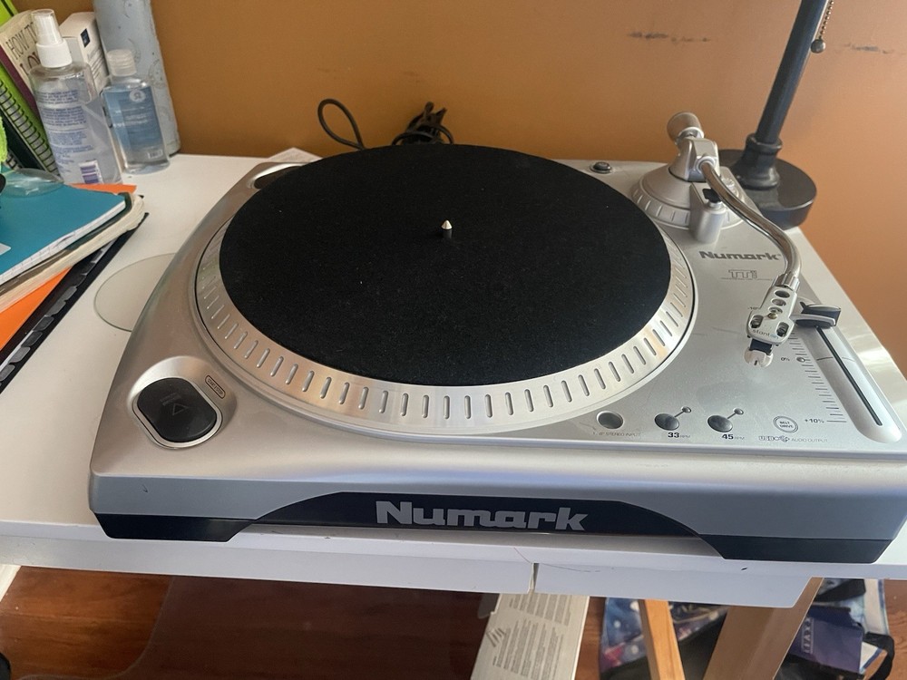 Numark TTi DJ Turntable Belt Drive USB Pitch Control Phono Preamp Silver