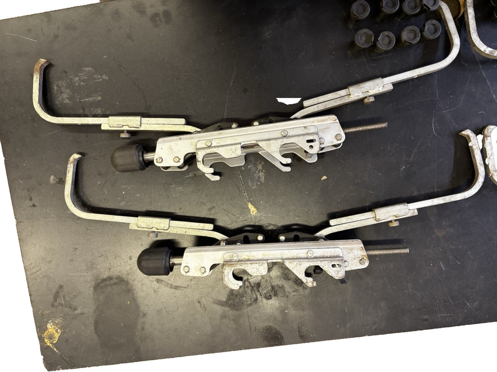 HUNTER WHEEL ALIGNMENT TIRE GRIPPERS