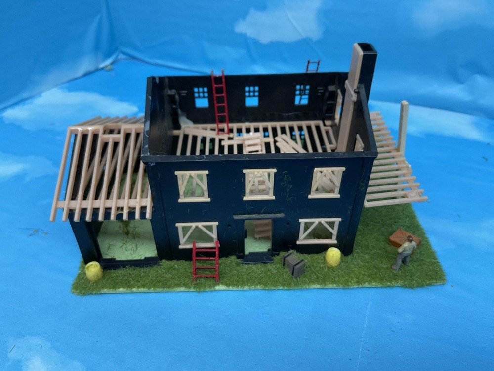 2 STORY HOUSE UNDER CONSTRUTION