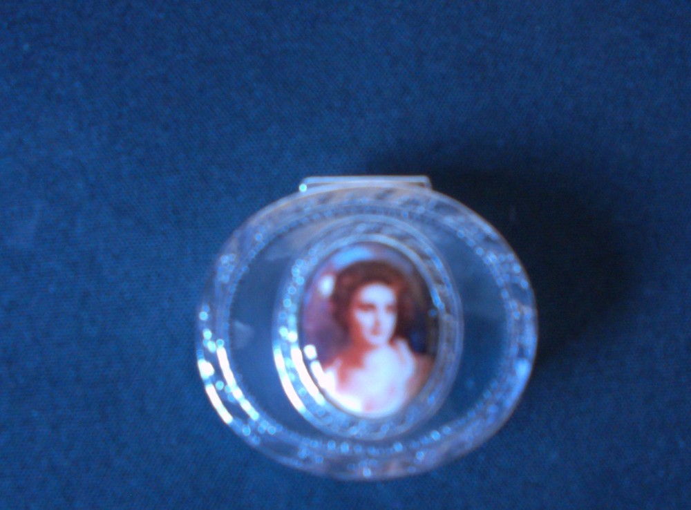 Solid Silver Amazing Snuff Box Victorian Lady On The Front Quite Large Perfect