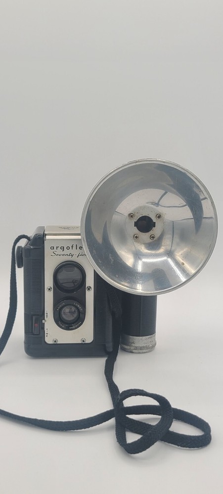 Vintage  Argus Seventy-Five Camera w/Flash & Case.