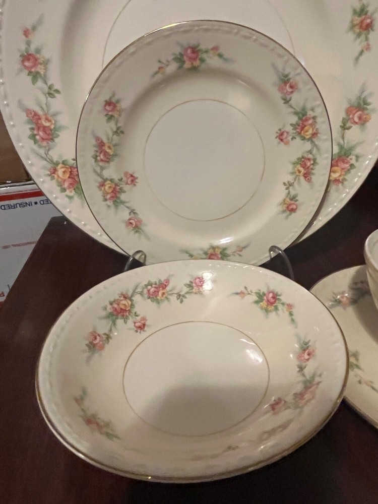 Homer Laughlin -Georgian Eggshell-Countess Pattern-1943-5 piece Set