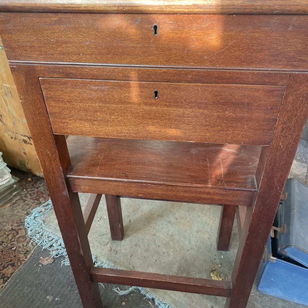 A Lecturn /desk