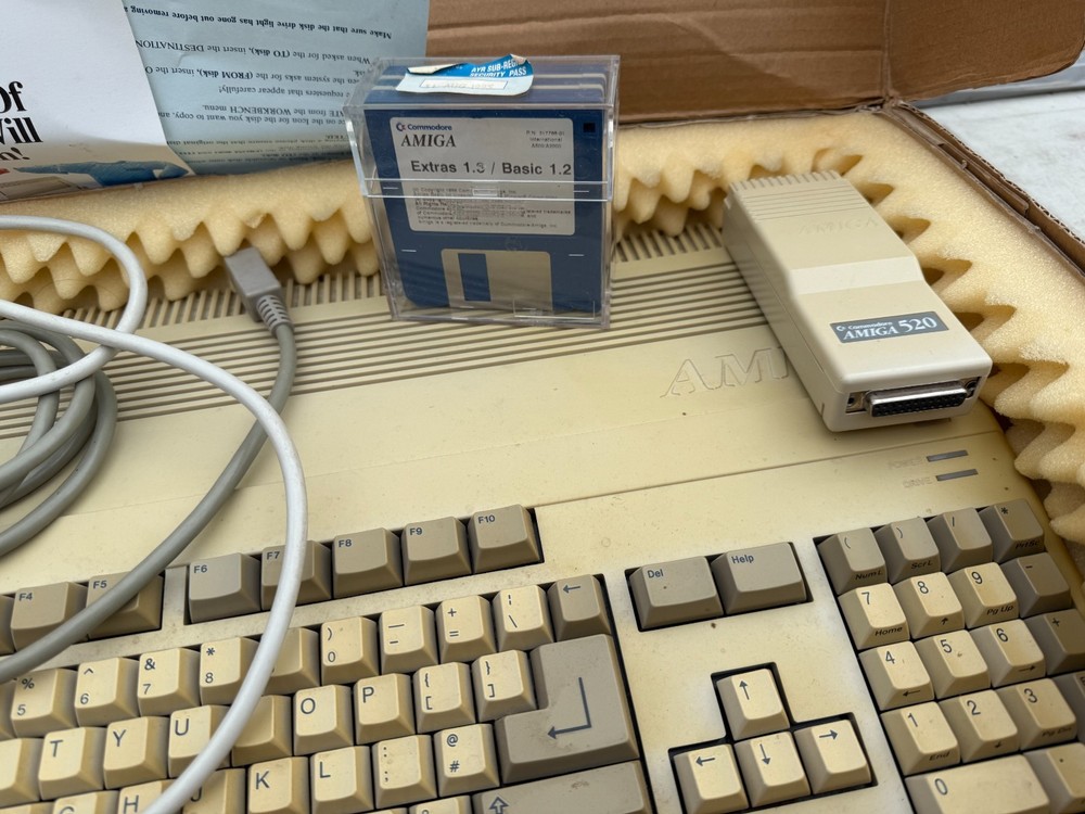 COMMODORE AMIGA 500 COMPUTER BOXED