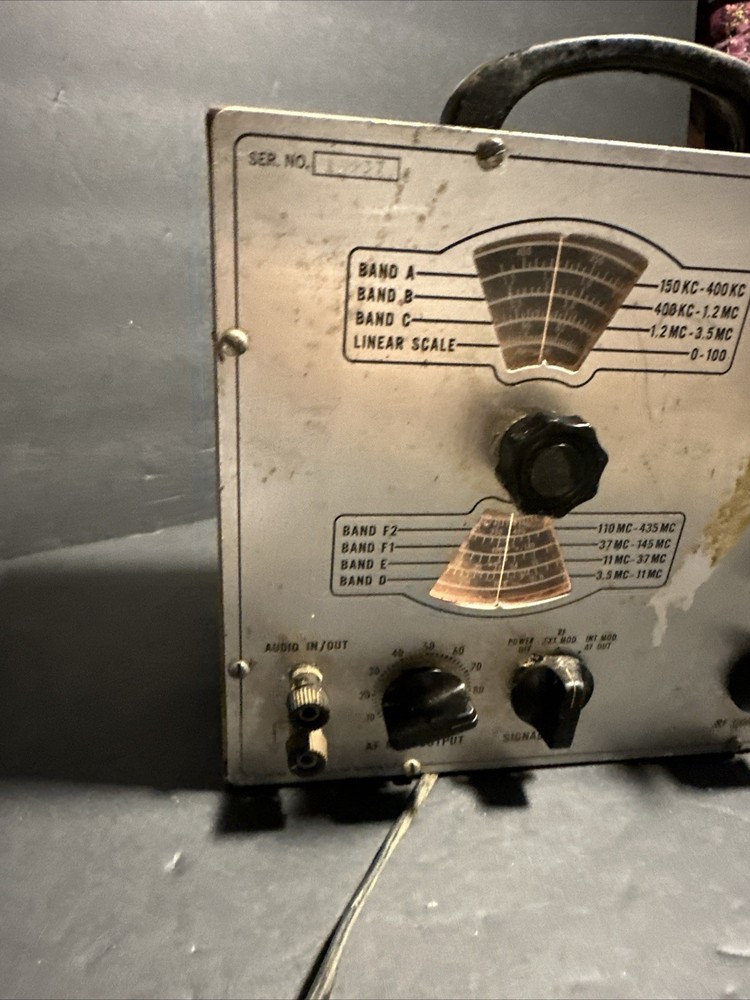 Eico Signal Generator Model 324 Untested, Powers On, Lights Up Untested #P