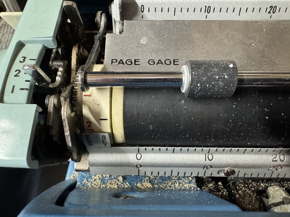 SCM Smith Corona Automatic 12 Portable Typewriter W/Case