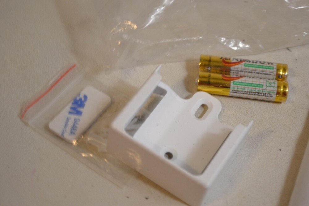 GENUINE FEIT Electric Remote Control-White W/BATTERIES & Mount