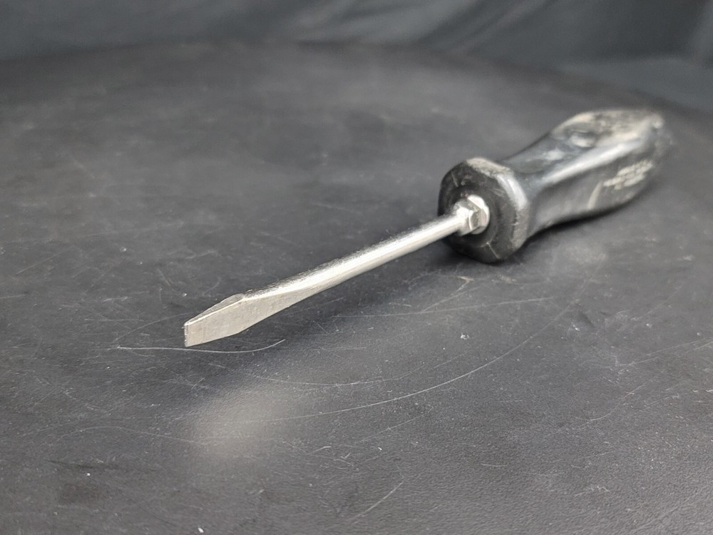 Snap on Tools Black Hard Handle 1/4" Flat Head Screwdriver SDD4