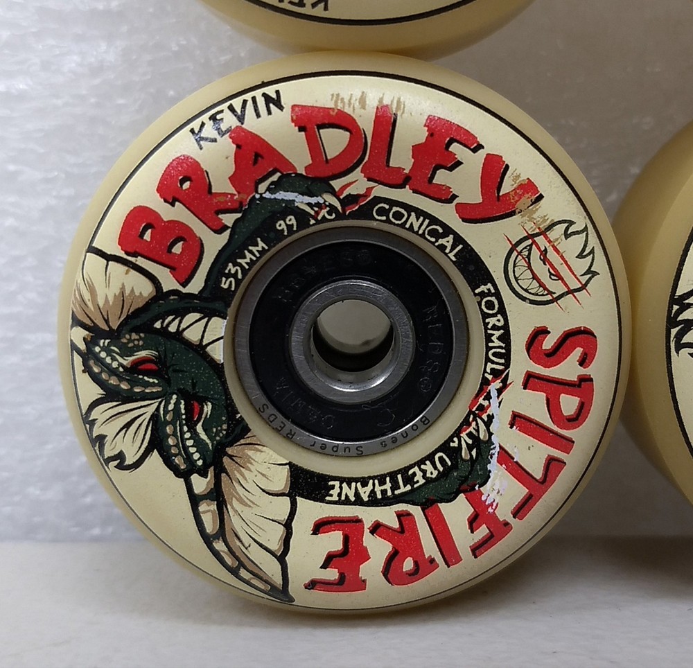 SPITFIRE Bradley 53mm 99a WHEELS Gremlins Spike NEVER RIDDEN & BONES SUPER REDS