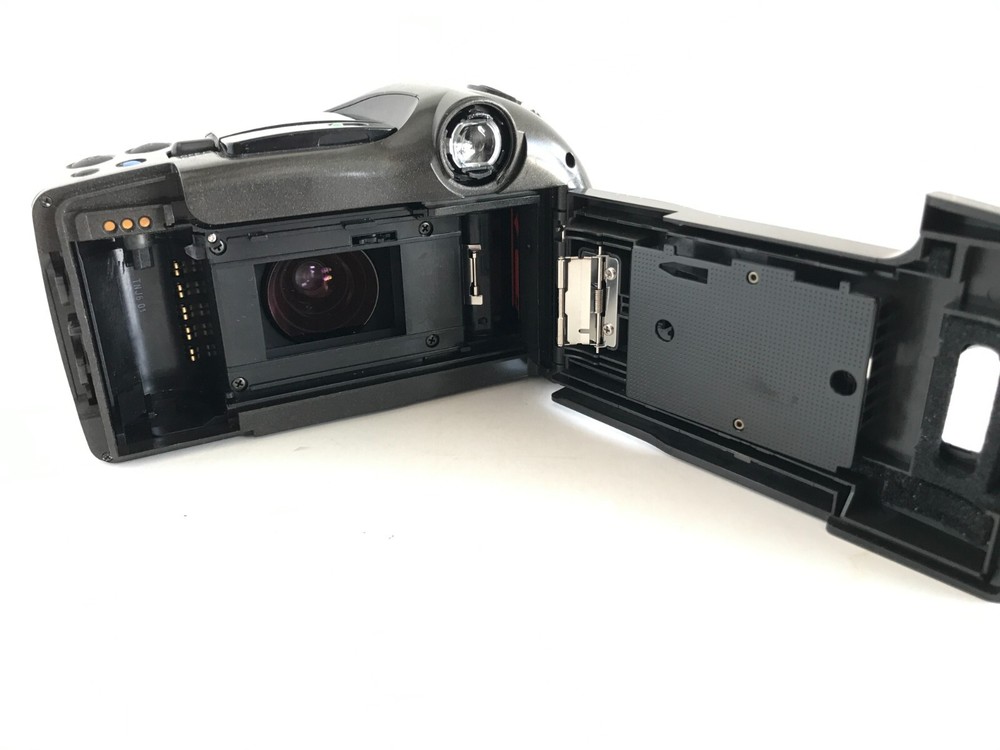 Olympus Infinity SuperZoom 330 AF 35mm Film Camera Flash UNTESTED