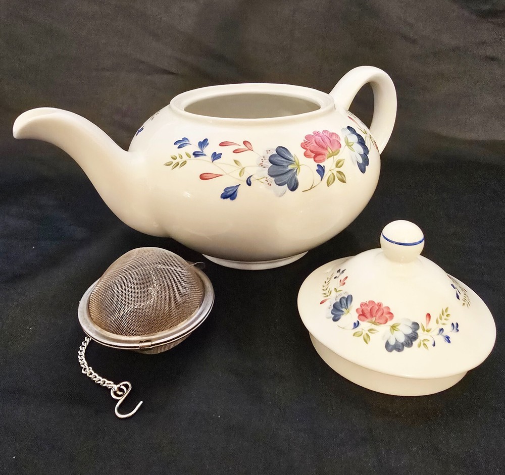 BHS Priory Tableware Floral Decor Teapot Made in Britain (with strainer)#435
