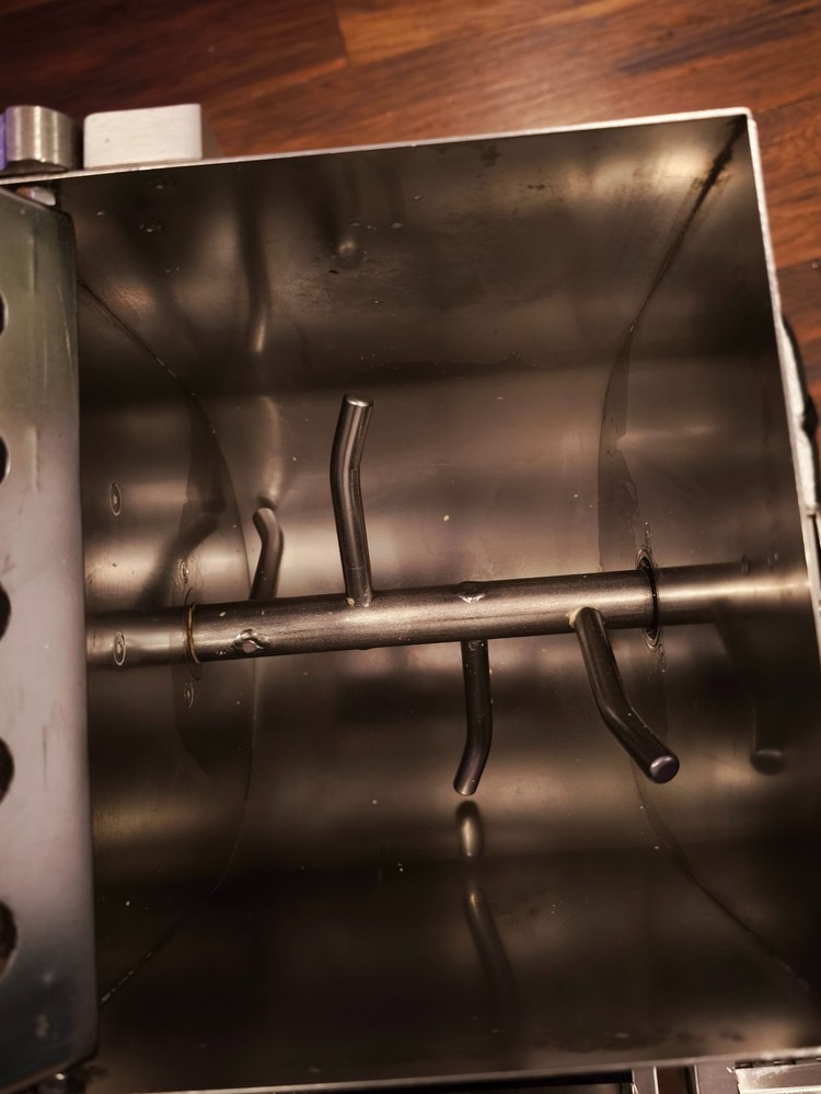 Pasta sheeter machine