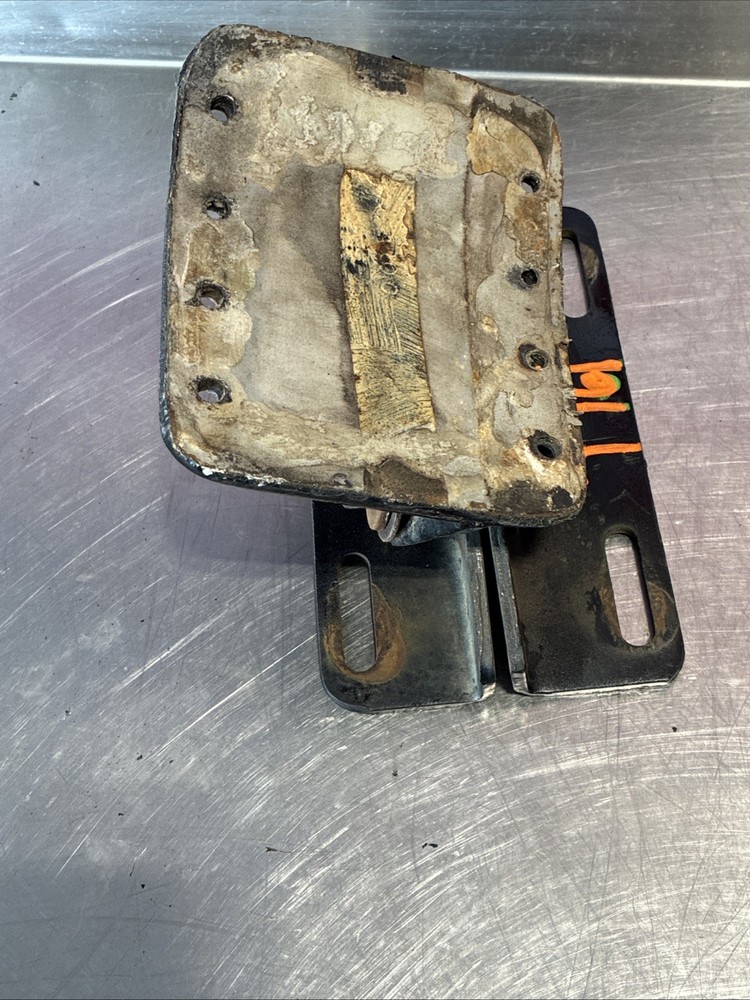 FREIGHTLINER BRACKET - UPPER EXHAUST SUPPORT, CAB MOUNTED, RH