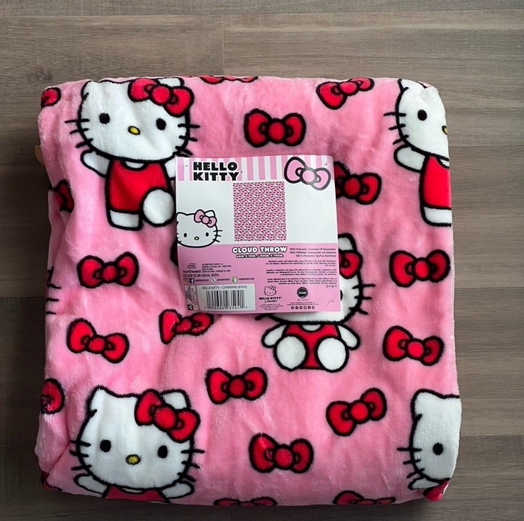 Hello Kitty Bows & Sunny Throw