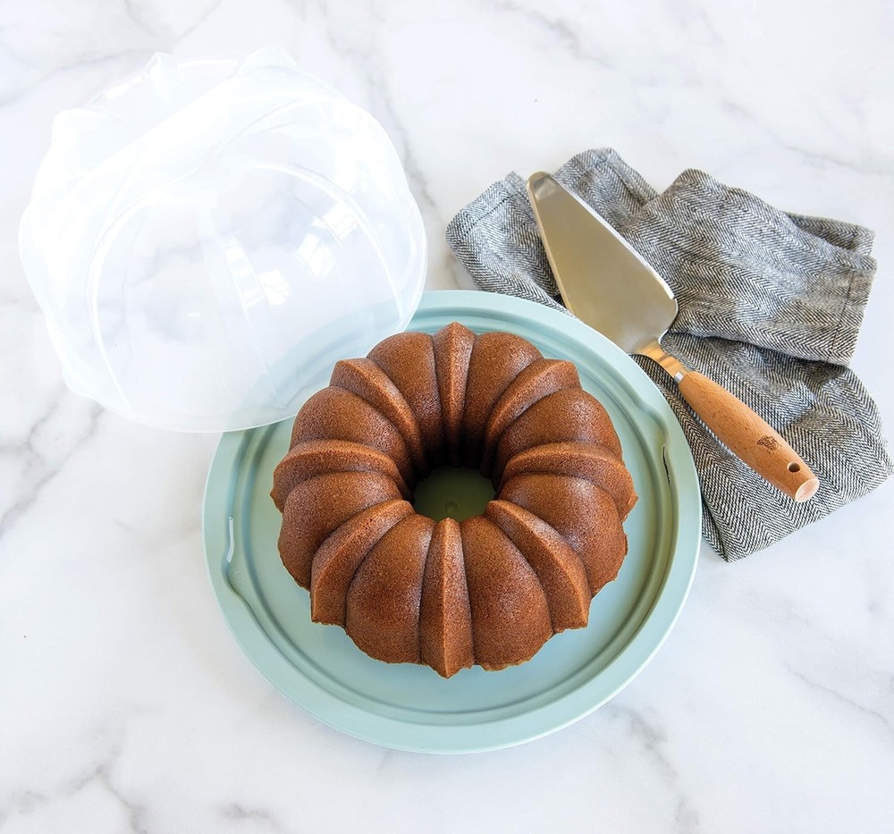 Translucent Bundt Cake Keeper