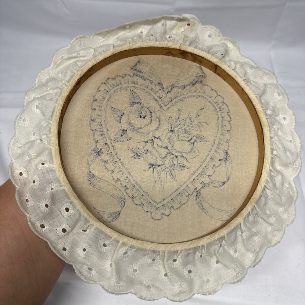 Creative Circle Vintage Heart With Flowers
