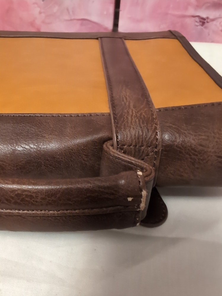 Vetelli Leather Toiletry Bag the Hanging Style