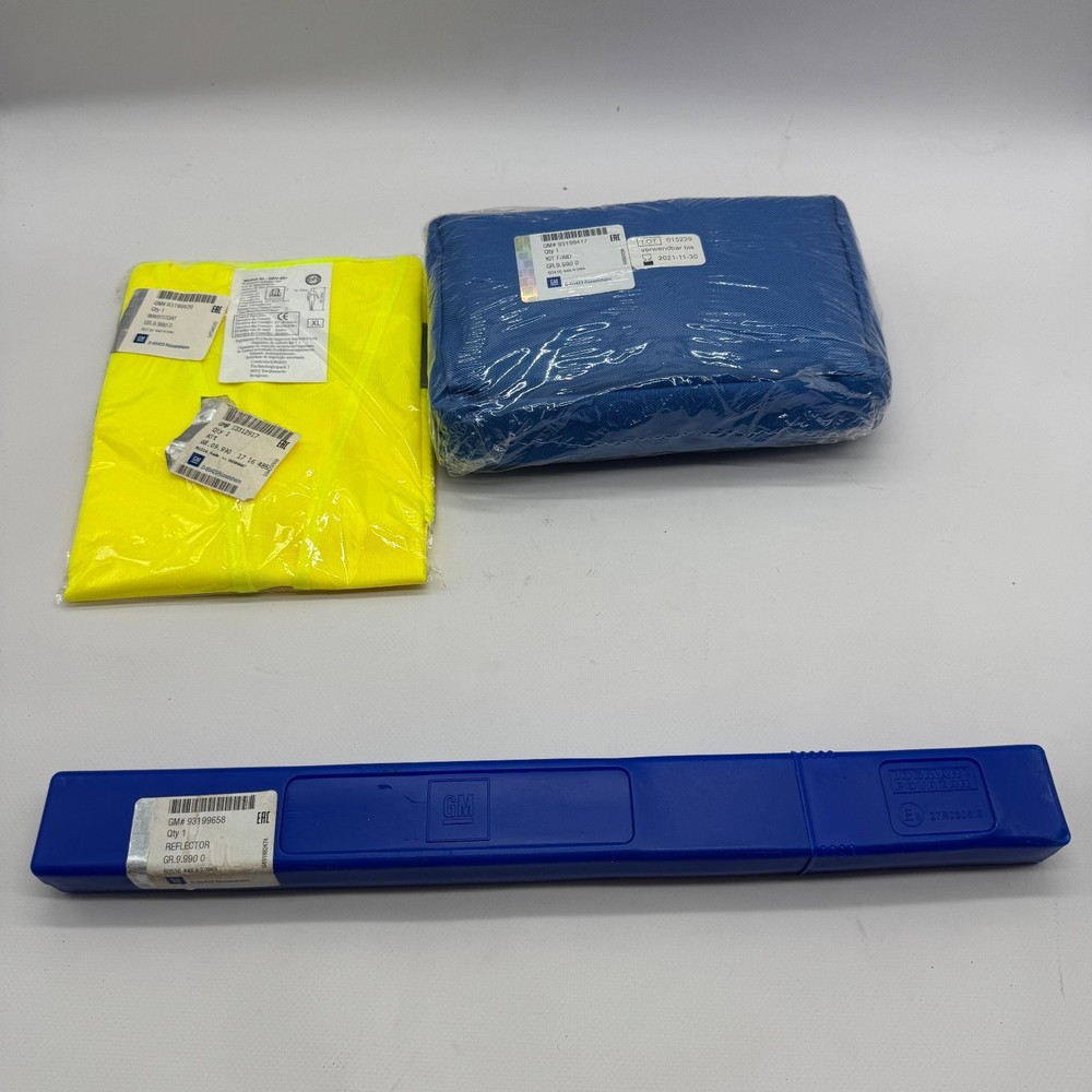 COMPLETE CAR EMERGENCY KIT WITH TRIANGLE JACKET AND FIRST AID KIT