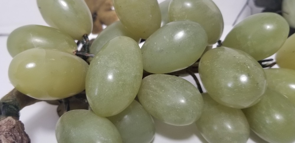 2 Vintage Jade Nephrite Celadon Stone Green Grape Cluster Bunches Fruit MCM