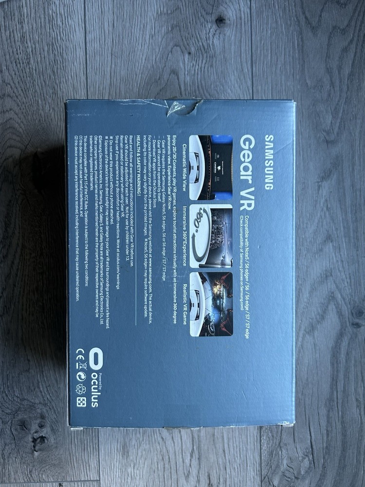 Samsung Gear VR Oculus Smartphone Headset White Model