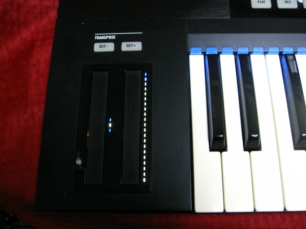 Native Instruments Komplete Kontrol S49 MK1 MIDI Keyboard Controller