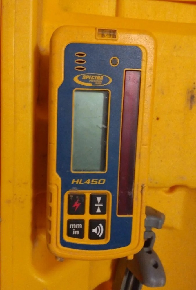 SPECTRA PRECISION LASER LEVEL- LL300 KIT