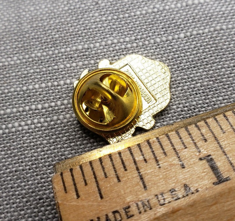 Vintage Pin Winnipeg Canada H86
