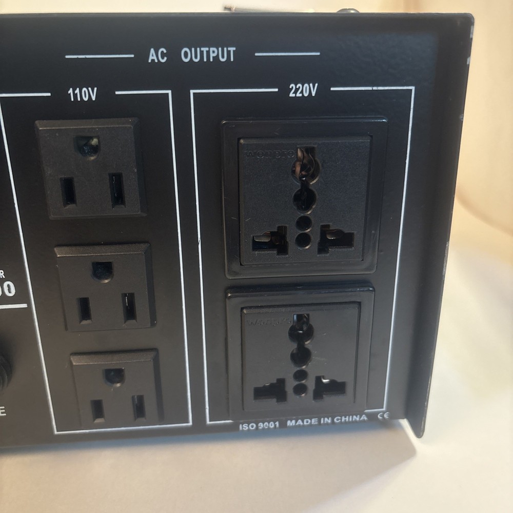 Diamond Series DSR-1000 Automatic Voltage Regulator And Converter Untested