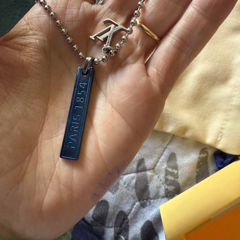 Louis Vuitton Galaxy Satellite Chain Silver Logo LV