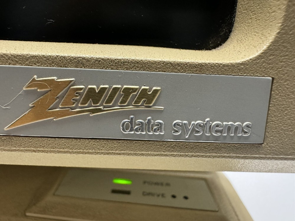 Vintage Zenith Data Systems 14ZDC3 Eazy PC Computer Powers Up
