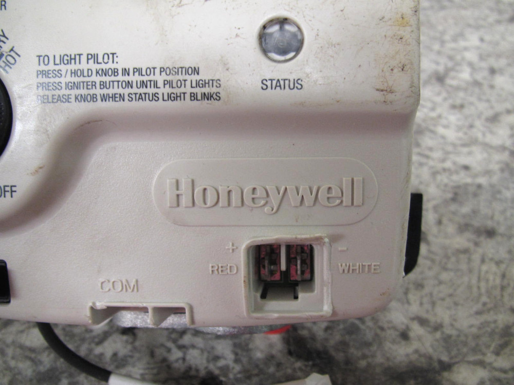 AO Smith Honeywell WV8840B1110 / 321166-000 Water Heater Gas Valve / Thermostat