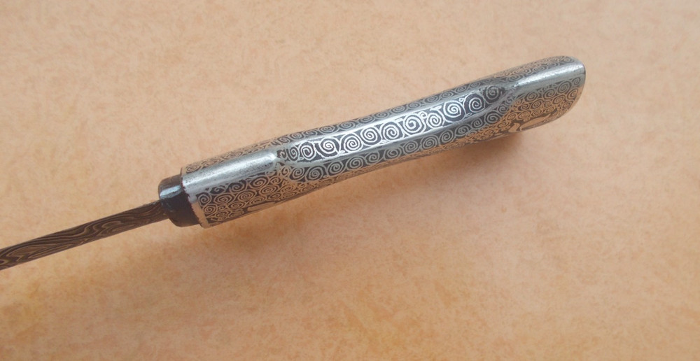 A MUGHAL SILVER KOFTGARI CEREMONIAL DAGGER, KHANJAR