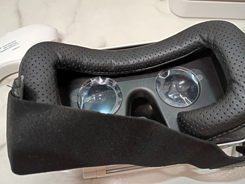 Sharper Image Smartphone Virtual Reality Glasses Goggles