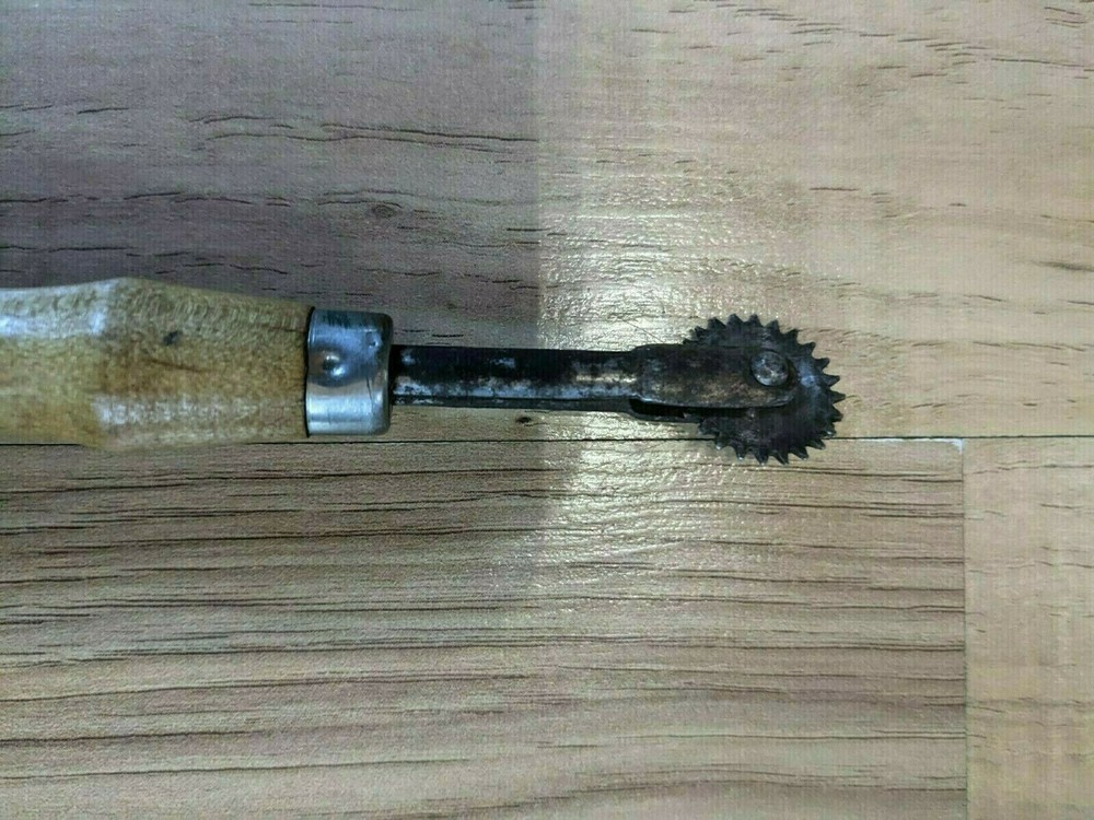 Vintage Wooden Handle Pattern Tracing Wheel Sewing Tool